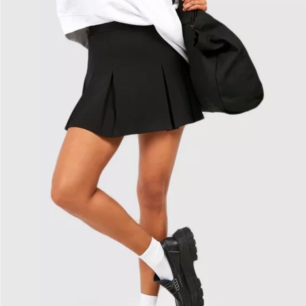 pleated mid/high waist tennis skirt 🖤